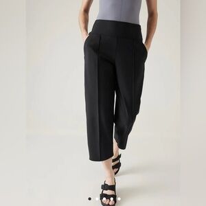 Athleta Stellar Wide Cropped (Black, 2 Petite)